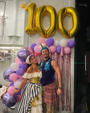 Vanessa Silva Instagram - We’ve passed the 100 mark ✨👑🧙🏼‍♀️🎥👻🎭🎩❤️
Happy is an understatement 🌻