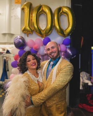 Vanessa Silva Instagram - We’ve passed the 100 mark ✨👑🧙🏼‍♀️🎥👻🎭🎩❤️
Happy is an understatement 🌻