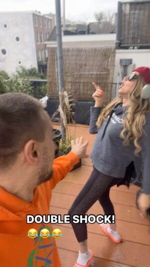 Vanessa van Cartier Instagram - @sorin512 #music #funny #laugh #marco #joke #balcony #cold #comedy #entertainment #friends #vouce #loud #explore #viral