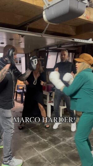 Vanessa van Cartier Instagram - #laugh #boxing #joke #comedy #boxer #marco #funny #entertainment #friends #2024 #blonde #viral