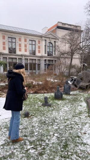 Vanessa van Cartier Instagram - #cold #winter #laugh #park #outside #statie #funnyvideos #marco #parody #comedy #entertainment #scream #fyp #explore #viral