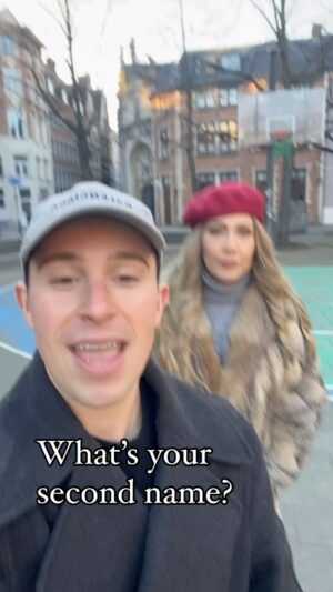 Vanessa van Cartier Instagram - DO YOU KNOW HER SECOND NAME?🤣🤣🤣#whatsyourname #name #street #joke #marco #friends #laugh #queenofhearts #blonde #italian #freezing #winter #funnyvideos #fyp #viral