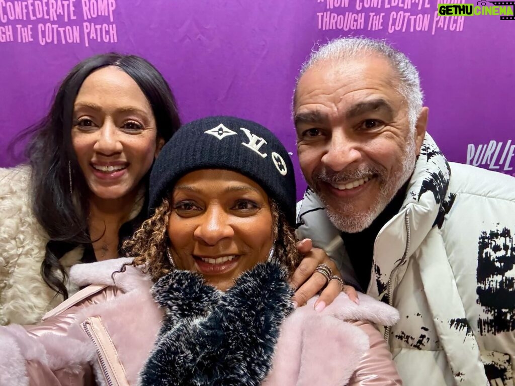 Vanessa Bell Calloway Instagram - More great memories of @purliebway as we come to an end. Thank you for all the beautiful support @ava @queenlatifah @omardorsey @vickystory @terronbrooks @adriennelwarren @tynedalyonline @erikaalexanderthegreat @malaak_compton_rock thanks for coming!!! 😘😘💕
