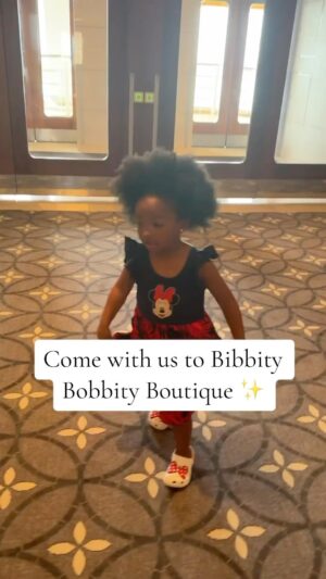 Vanessa Bell Calloway Instagram - This warmed my heart sooo much and brought tears to my eyes. She is simply adorable. I wish something like this existed when I was a little girl, not that my mother could afford it but it would have been nice to dream about a moment like this. If it existed when my babies @ashcaliway @allyycali were little I definitely would have done this for them. Congrats to whomever thought this beautiful concept up because to me as a parent it’s money well spent!! 👏🏾👏🏾👏🏾