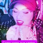 Vanessa Daroch Instagram - Cosas que uno hace en cuarentena 🤣🤣🤣 Tiktok @vanedaroch Los adoro!! Cuidense mucho por favor para que cuando todo esto pase nos abracemos con el alma 🥰😘😇