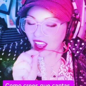 Vanessa Daroch Instagram - Cosas que uno hace en cuarentena 🤣🤣🤣
Tiktok @vanedaroch
Los adoro!! Cuidense mucho por favor para que cuando todo esto pase nos abracemos con el alma 🥰😘😇
