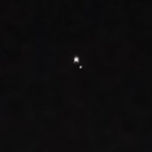 Vanessa Daroch Instagram - Conjunción perfecta Júpiter Saturno,  la Estrella de Belén. Preparada ya para la Era de Acuario y la 5ta dimensión. Lo esperábamos muchos hace tiempo. 🥰🥰🥰🥰🥰
Mucho amor entre todos y basta de Odio que solo nos quita energía esencial, ahora más que nunca. Los Amo y lo saben!!!💜💜💜💜