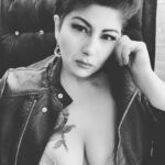 Vanessa Daroch Instagram - Acepta tu rareza... Algunos te adorarán. Otros no lo harán. ¿Pero a quién le importa? Preocúpate por amarte a ti mismo, no amar la idea de que otras personas te amen (Karen Salmansohn)