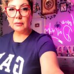 Vanessa Daroch Instagram - Tercer Ojo Capítulo 05 Bienvenidos a mi nuevo programa "Tercer Ojo" un lugar donde podré aconsejarte y resolver todas tus dudas amorosas, de familia, trabajo,etc., te doy los mejores tips para enfrentar la vida de mejor manera, rituales para la abundancia, y lo que necesites estaré aquí para ti. ¡No olvides hacer todas tus consultas en los comentarios, intentaré leerlas todas! y muy importante, no te pierdas "Tercer Ojo" EN VIVO, todos los miércoles y viernes a las 21:00 hrs. ¡Besos! ¡Suscríbete a mi canal de YouTube "Ellos Están Aqui" Si necesitas una hora de tarot o Canalización escríbeme a Contacto.vdaroch@gmail.com Si quieres ser Auspiciador de mi programa Tercer Ojo, escríbenos a auspiciostercerojo@gmail.com Y cuéntanos tus historias de amor, paranormales o de trabajo a Contacto.tercerojolive@gmail.com El ritual para mejorar la economía, potenciar tu emprendimiento o encontrar trabajo: 1 vaso de vidrio transparente 1 cabeza de ajo 21 clavos de Olor 2 cucharadas de arroz (crudo) 1 cucharada de canela en polvo 3 monedas de misma denominación Vinagre incoloro de Alcohol