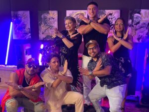 Vanessa Daroch Instagram - Ya comenzamos!!! 🥳

Una noche con grandes sorpresas e invitados @sammisreyes @vane_daroch @paulipavic @mesiasvega 🍽️🥂 ahora por @chilevision ⭐️