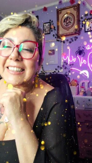 Vanessa Daroch Instagram - Tercer Ojo Capítulo 10

Bienvenidos a mi  programa "Tercer Ojo" un lugar donde podré aconsejarte y resolver todas tus dudas amorosas, de familia, etc., te doy los mejores tips para enfrentar la vida de mejor manera, rituales para la abundancia, y lo que necesites estaré aquí para ti.

¡No olvides hacer todas tus consultas en los comentarios, intentaré leerlas todas! y muy importante, no te pierdas "Tercer Ojo" EN VIVO, todos los Miércoles y Viernes a las 21:00 hrs.
👇👇👇👇👇👇👇👇👇👇👇👇👇👇👇👇
¡Suscríbete a mi canal de YouTube https://youtube.com/@EllosEstanAquiVaneDaroch?si=R6J13x0EFVb56ehd

😚😚Mis aritos son de @casapylar🥰🥰🥰🥰

💜❤️Si necesitas una hora de Tarot o Canalización con un fallecido escríbeme y pide tu hora a Contacto.vdaroch@gmail.com (único medio por el que agendo pacientes)💜❤️

Cuéntame tu historia de Amor, Paranormal o lo que necesites a contacto.tercerojolive@gmail.com 

Si quieres ser Auspiciador y donar regalitos de tu marca o emprendiendo y tener mas seguidores escribe a auspiciostercerojo@gmail.com 

Sígueme en mi tiktok @vanedarochoficial para que conozcas mi Lado B y te rías un ratito 😊😊😊