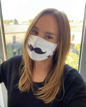 Vanessa Demouy Instagram - #Movember 

Le mois de novembre est le mois de sensibilisation aux cancers masculins. Parmi ces cancers, celui de la prostate est le plus fréquent… c’est le 1er cancer chez les hommes !

Pour sensibiliser sur le dépistage de cette maladie et soutenir toutes les personnes touchées, je vous invite à participer au challenge #maskmoustache avec @institutcancermontpellier en postant sur les réseaux sociaux votre portrait avec un masque et une moustache (qu’elles oit dessinée, cousue ou découpée). Vous pouvez même acheter votre maskmoustache officiel sur le lien  https://bit.ly/3GvjwxI le tout étant reversé à la recherche contre le cancer.

#Luttecontrelecancer #Ensemble #Générosité #humanisme #maskmoustache