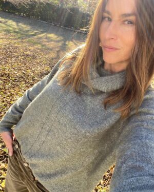 Vanessa Demouy Instagram - recharger les batteries sous le doux soleil d hiver … dernière ligne droite avant la folie des fêtes de noël … vous en êtes où vous niveau organisation et cadeaux ?? #decembre #soleildhiver #lumieredusud