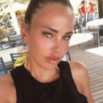 Vanessa Lawrens Instagram - Un petit coucou de la réunion 😘😘😘 #reunionisland #paradise #sun #beach #gestesbarrières