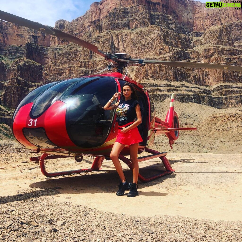 Vanessa Lawrens Instagram - BACK to Las Vegas with is 🚁🚁🚁 🎬