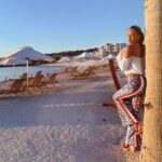 Vanessa Lawrens Instagram - Sous le soleil de Mexico ... et vous quelle est votre prochaine destination ? Plutôt soleil ☀️ ? Ou plutôt ski ? 🎿 j’aime autant le soleil et la plage mais j’ai tellement hâte de pouvoir faire des bonhommes de neiges avec mes nièces et neveux.. en attendant je vous envois un bisou ensoleillé 😎 #holidays #sun #photooftheday #picture #mexico 😃🤷🏽‍♀️🥰