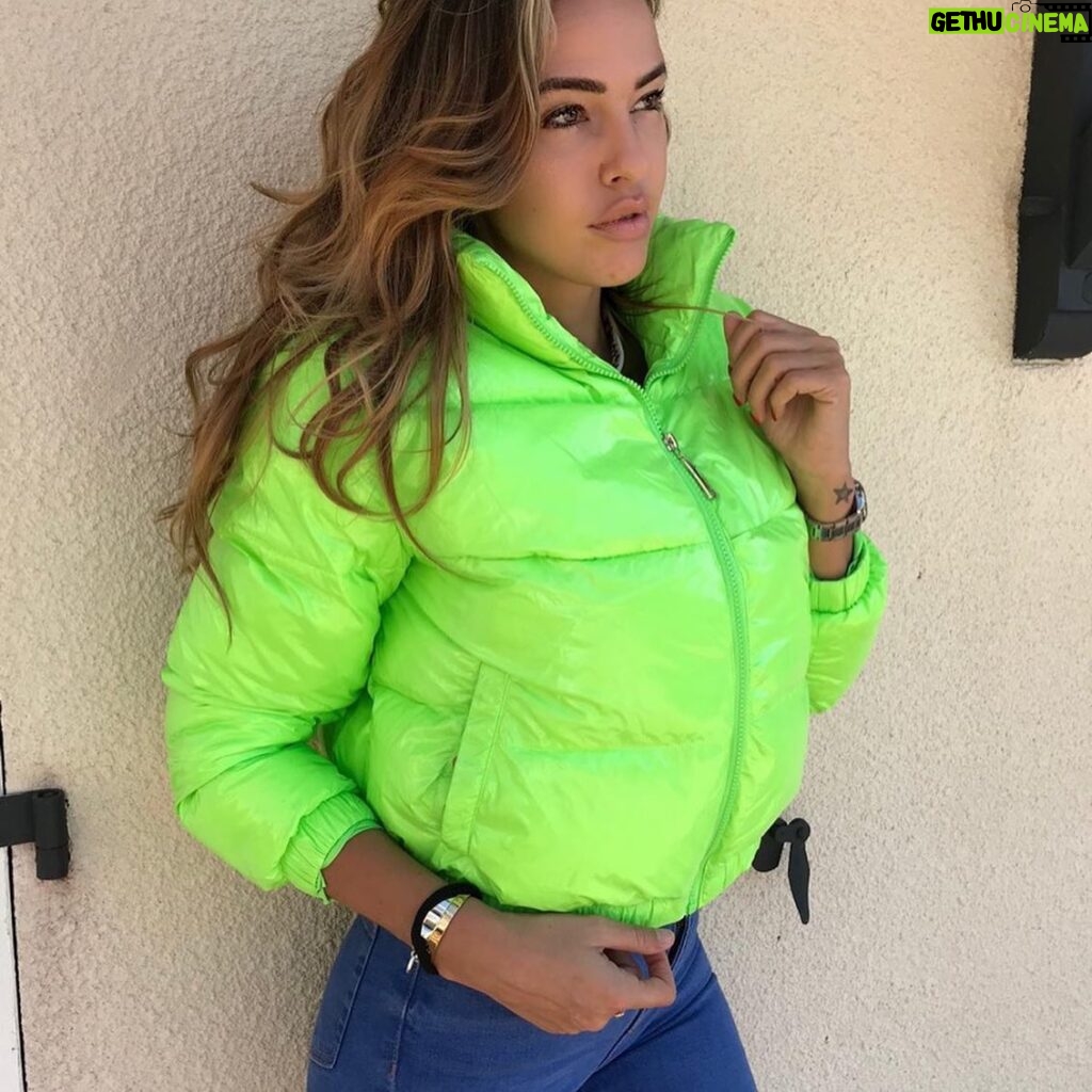 Vanessa Lawrens Instagram - Trop contente de ma nouvelle commande @sheinfrance_ ! 😍 Vous aimez le look ? J’attends vos avis en commentaires. Profitez de -15% de réduction avec le code « 5van » pour tout achat sur le site fr.shein.com ! Bon shopping 💚 (Doudoune) 🔍Search ID:2190941 http://shein.top/t2ytvuy (Bottes) 🔍Search ID: 1691918 #SHEIN #SHEINgals #Haul #ootd #Lookoftheday l @agencejb *en collaboration avec SHE IN