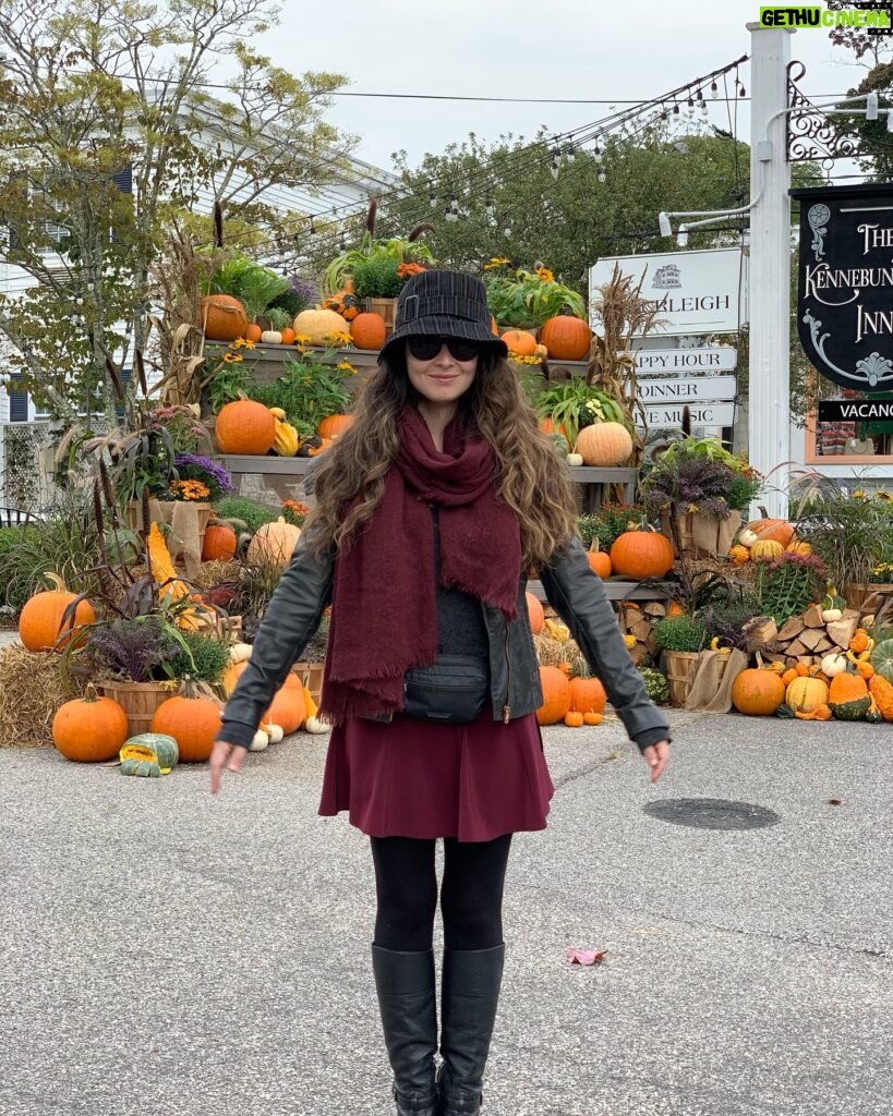 Vanessa Marano Instagram - It’s fall y’all.