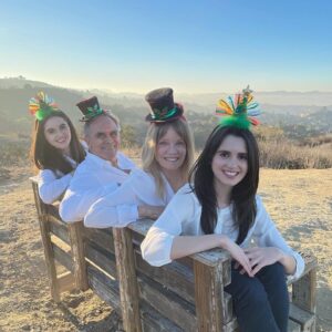 Vanessa Marano Instagram - Happy New Year from the Marano Family! 🥳✨🎊 #happynewyear2022