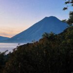 Vanessa Pilon Instagram - Le coeur rempli par les volcans, le cacao, le lac Atitlán, le café, la culture Maya et les effluves de copal. Cette invitation au Guatemala pour la retraite de @doshayogacommunity est arrivée au parfait moment. Merci merci merci aux humains merveilleux qui n’ont fait qu’amplifier l’amour que je portais déjà à ce pays. 🥹🌋🇬🇹