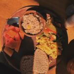 Vanessa Pilon Instagram - Le coeur rempli par les volcans, le cacao, le lac Atitlán, le café, la culture Maya et les effluves de copal. Cette invitation au Guatemala pour la retraite de @doshayogacommunity est arrivée au parfait moment. Merci merci merci aux humains merveilleux qui n’ont fait qu’amplifier l’amour que je portais déjà à ce pays. 🥹🌋🇬🇹