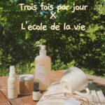 Vanessa Pilon Instagram - ✨🌼 CONCOURS « DE LA DOUCEUR »🌼✨ Offrez de la douceur à quelqu’un que vous aimez en ces temps plus compliqués 💛 Remportez une carte cadeau de 200$ de la boutique @troisfoisparjour ainsi qu’une DEUXIÈME CARTE CADEAU de 200$ (!!!) à offrir à quelqu’un que vous aimez, qui mérite un peu de douceur en ce moment. C’est avec une immense joie et reconnaissance (genre pour vrai j’me peux pu d’être contente) que je vous annonce que l’entreprise @troisfoisparjour s’allie au podcast @_ecoledelavie en commanditant l’épisode de cette semaine. Des débuts du blogue, jusqu’à l’entreprise florissante d’aujourd’hui, j’admire l’audace de sa fondatrice @mariloubiz . Saviez-vous que la boutique Trois fois par jour offre une pléthore de produits de soins, d’objets pour la maison, et produits ménagers fabriqués ici? Tout dans la boutique en ligne est infusé d’intentionnalité, et ramène à la présence. C’est une façon de rendre les petits gestes du quotidien plus spéciaux. 🌷 Trois fois par jour vous offre de vous gâter, et d’en faire profiter quelqu’un autour de vous qui en a bien besoin. COMMENT PARTICIPER? 1. Suivez les comptes @troisfoisparjour et @_ecoledelavie 2. Commentez en mentionnant la personne à qui vous aimeriez offrir la deuxième carte-cadeau si vous gagnez 3. Partagez cette publication en story pour une participation supplémentaire Bonne chance! 🌀