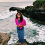 Vanessa Rubio Instagram - I have a crush on @crushcashmere ✨this soft fuchsia cardigan has been my cozy travel sweater and gives me color joy 🤩 I bought a @crushcashmere top a year ago. I loved the soft breathable feel of it and its delicate color. It felt fun, fresh, and intentional with its color (big thing for me 😁) I then learned that the company and it’s founder, Jill Shaw, are aligned with so many things that are important to me, like ethical sourcing, recycled packing and having FUN with shapes and color 🩵 Here’s some words directly from @crushcashmere : Sustainability & responsible practice has always been at the heart of the CRUSH story. We are proud to work with a fully traceable, vertically-integrated supply chain from goat to garment. This beautifully dyed cashmere top is woven from Mongolian goat fiber. CRUSH is a proud partner of the Sustainable Fibre Alliance (SFA), a nonprofit organisation working to create a more sustainable cashmere supply chain. The SFA work with key stakeholders to:  ·       Restore grasslands  ·       Promote animal welfare  ·       Support the livelihoods of herders CRUSH packaging is currently 90% recycled. Thanks for making fun cashmere wear @crushcashmere ✨