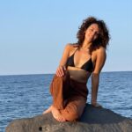 Vanessa Rubio Instagram - I am here for the re-wilding feminine, the beautiful ride, I feel her emerging ✨do you? Also shout out to to friends taking each others pictures, patiently coaching each other, we just want to see each other shine, how sweet is that?