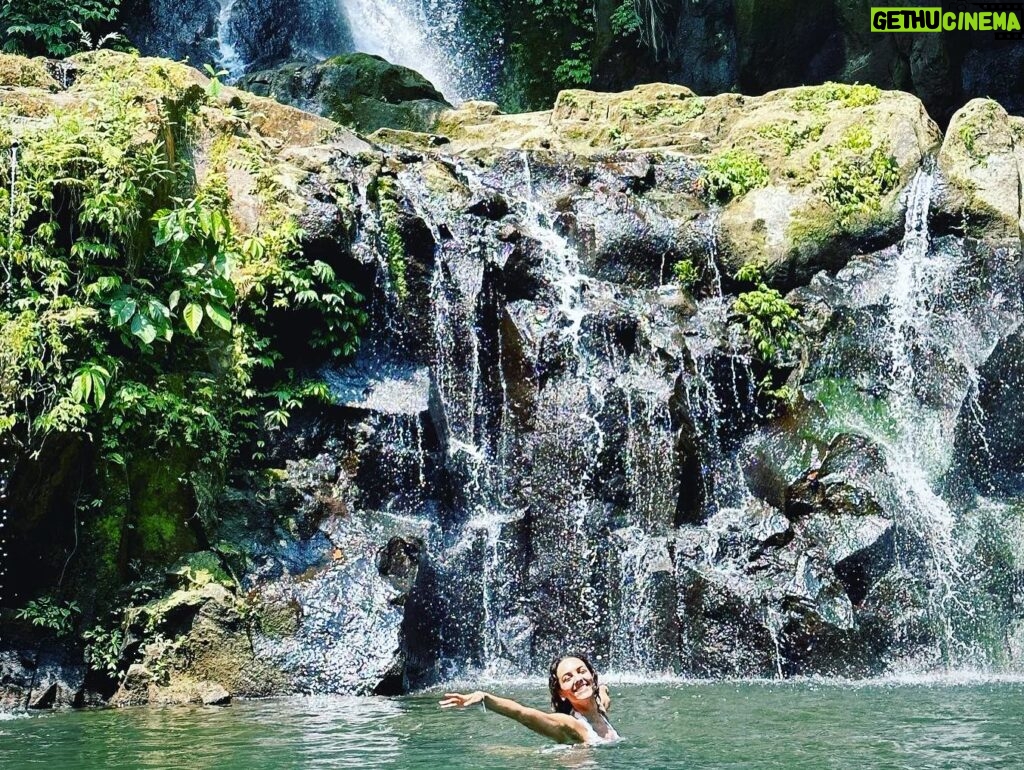 Vanessa Rubio Instagram - Taman Sari Waterfall near Ubud had a special energy for me. It was one of my favorites 🩵