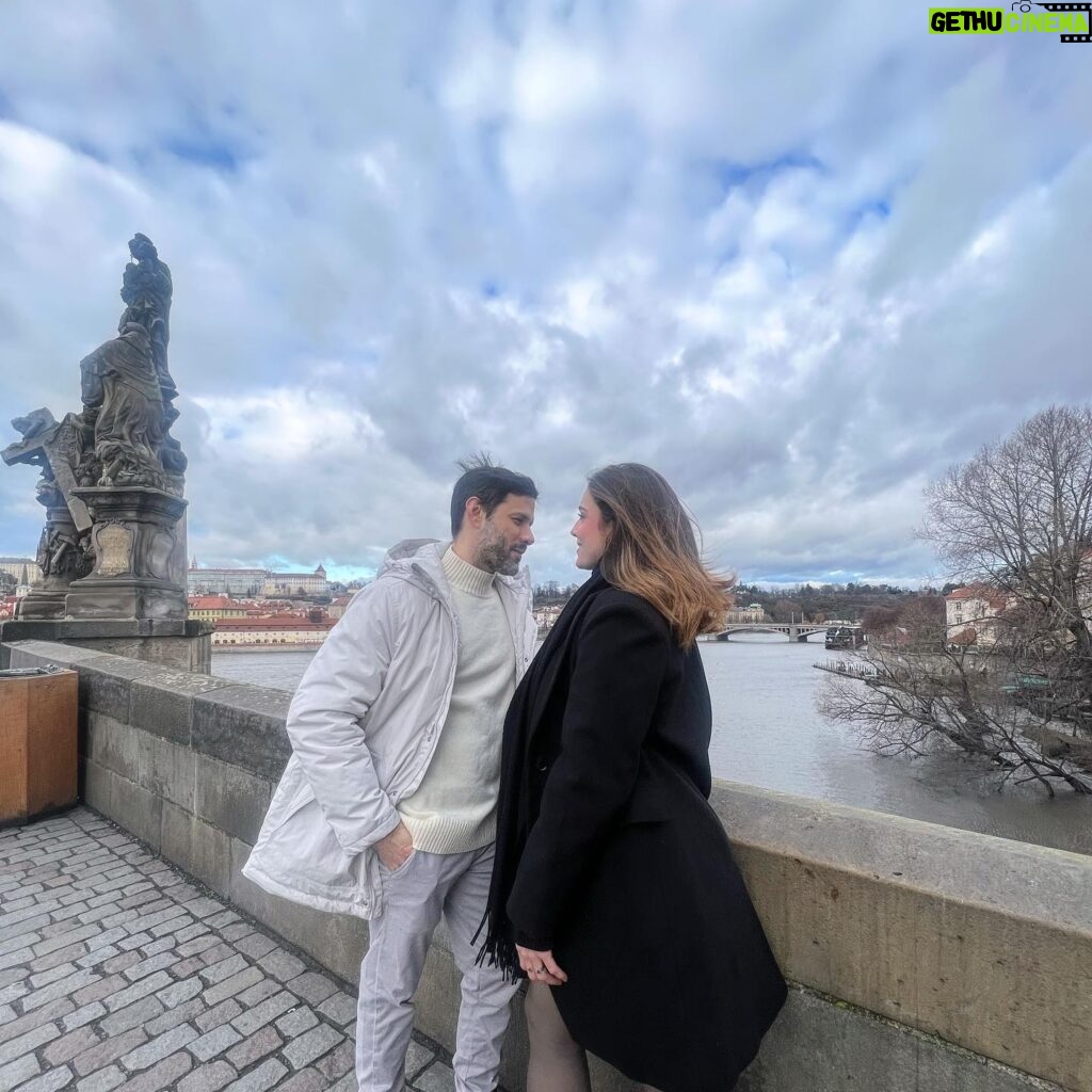 Vanessa Silva Sperka Instagram - Conociendo el mundo junto al amor de mi vida ❤️ Te amo con todas las fuerzas de mi corazón, gracias por hacerme sentir una reina siempre y por acompañarme a cumplir tantos sueños… Y los que nos faltan ❤️😉 Esposo lindo, eres todo para mi, contigo la vida es más bonita y más divertida🤩 contigo todo es mejor!!!!! #couplegoals #esposos