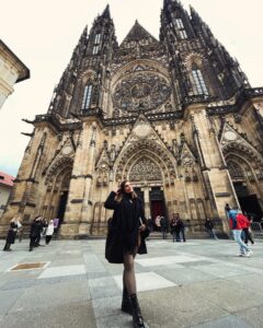 Vanessa Silva Sperka Instagram - Así recibo mis 27 años, en una ciudad que soñaba conocer💕💝 feliz cumpleaños a mi!!!! Estoy muy feliz💕 Envíen sus buenos deseo ⬇️⬇️⬇️⬇️