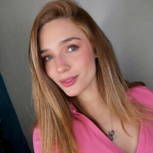 Vanessa Silva Sperka Instagram - Amo el rosado 💅🏻👛🌸🎀💖🧠👚👙🐽 #pink