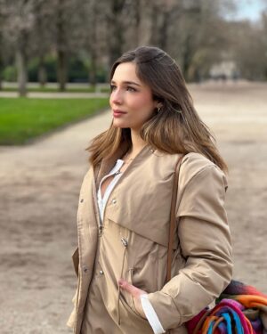 Vanessa Silva Sperka Instagram - Algunos retratos en Paris ❤️😍 soy definitivamente una mujer de invierno!!! 
Amando esta ciudad!!! 🏙️
