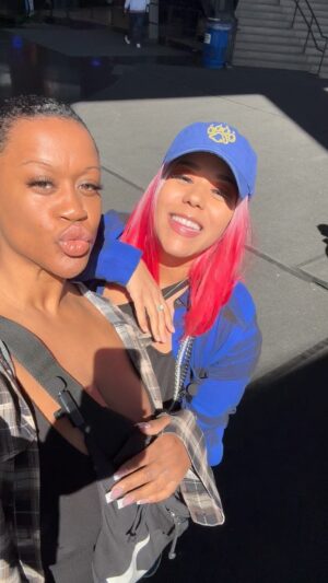 Vanity Instagram - It was a @Mets day! 

💙🧡

Second game ever in the books. Singing some @BobMarley— but before we hit the stadium, we jumped in some random guys taxi and I prayed we wouldn’t end up on America’s Most Wanted 😂😪

#Mets #Baseball #NYMets #TakeMeOutToTheBallGame #Sports #NewYorkMets #Fairfield