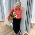 Vappu Pimiä Instagram - Kaupallinen yhteistyö @nanso1921 Meillä oli Nanson kanssa eilen mahtava live, jonka tallenteen löydät edellisestä postauksesta. Muistuttelen vielä, että alekoodi: VAPPU25 on voimassa nyt sunnuntaihin 5.5.24 asti ja sillä saat -25% alennusta kaikista normaalihintaisista Nanson ja Voguen tuotteista. Ja koodi toimii sekä verkkokaupassa että myymälöissä. Kuvissa ja stooreissa näet mun suosikkeja tarkemmat tiedot esim mitä kokoa käytän yms löytyy eilisestä liven tallenteesta. Biosta ja stooreista löydät linkin suoraan mun suosikkeihin. Kannattaa toimia nopeasti sillä suositut koot tuppaa myymään nopeasti loppuun!❤️ #nanso #nanso1921 #ootd