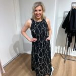 Vappu Pimiä Instagram - Kaupallinen yhteistyö @nanso1921 Meillä oli Nanson kanssa eilen mahtava live, jonka tallenteen löydät edellisestä postauksesta. Muistuttelen vielä, että alekoodi: VAPPU25 on voimassa nyt sunnuntaihin 5.5.24 asti ja sillä saat -25% alennusta kaikista normaalihintaisista Nanson ja Voguen tuotteista. Ja koodi toimii sekä verkkokaupassa että myymälöissä. Kuvissa ja stooreissa näet mun suosikkeja tarkemmat tiedot esim mitä kokoa käytän yms löytyy eilisestä liven tallenteesta. Biosta ja stooreista löydät linkin suoraan mun suosikkeihin. Kannattaa toimia nopeasti sillä suositut koot tuppaa myymään nopeasti loppuun!❤️ #nanso #nanso1921 #ootd