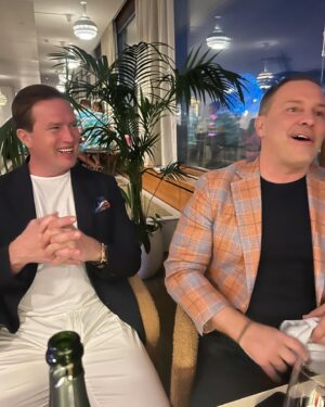 Vappu Pimiä Instagram - Vappuaatto toooosi monen vuoden jälkeen Helsingissä, olipa kivaa! Kitos @iijackson mahtavista bileistä!🥂🥳🙏 #vappu #vappuaatto