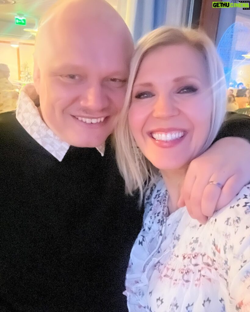 Vappu Pimiä Instagram - Vappuaatto toooosi monen vuoden jälkeen Helsingissä, olipa kivaa! Kitos @iijackson mahtavista bileistä!🥂🥳🙏 #vappu #vappuaatto