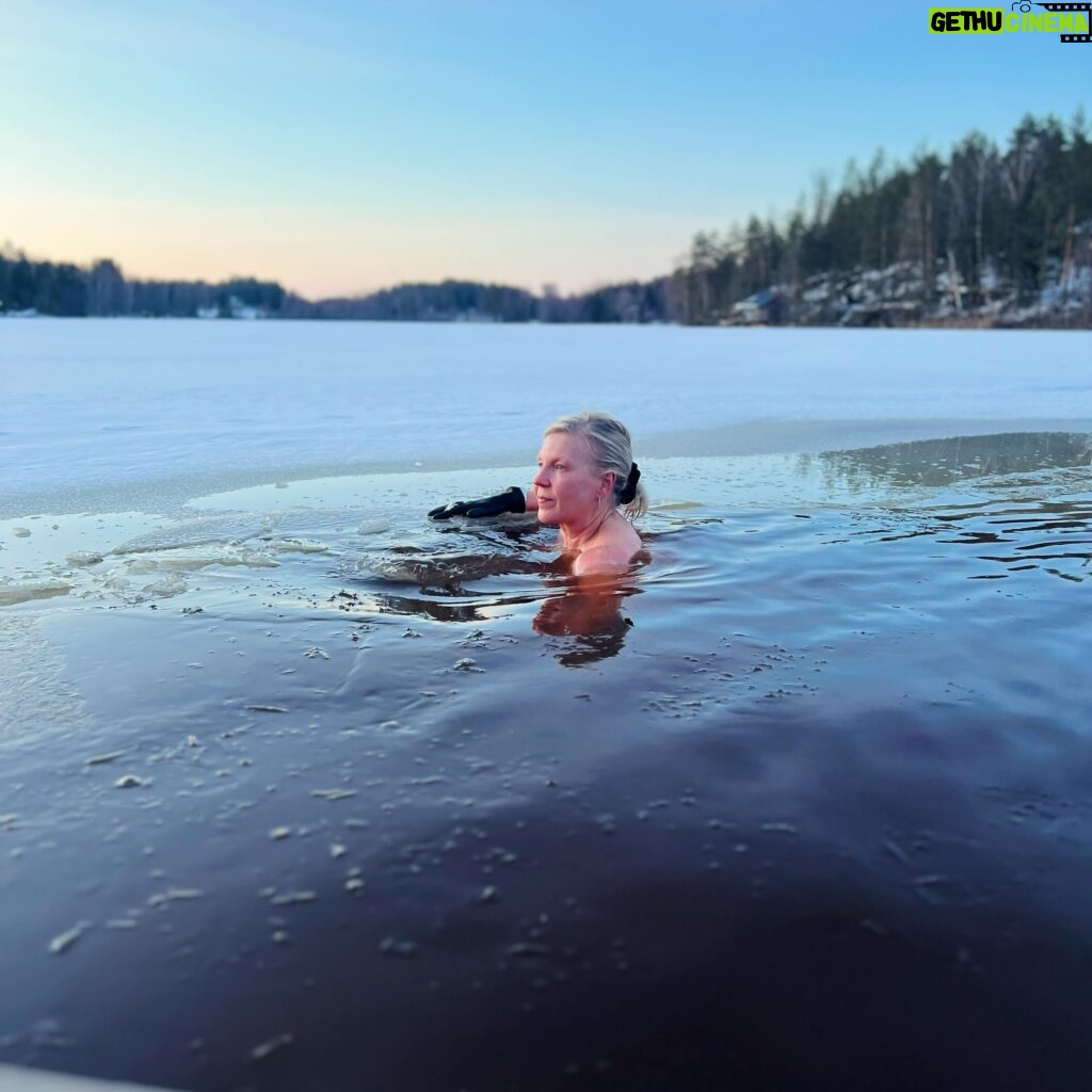 Vappu Pimiä Instagram - Kauden viimeisiä viedään. #avanto #iceswimming #springvibes #mökkilife