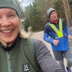 Vappu Pimiä Instagram – Sunday Funday on sisältänyt:
– 7km juoksulenkin, joka oli Erkki Metsolalta hieno saavutus!😍💪
– Kesäkeittiön siivouksen
– Veneen vesille laskun
– Naapureiden kanssa höpöttelyä ja uusien tonttirajojen ihmettelyä
– Kesäkalusteiden pesua ja yhden terassituolin onkimisen järvestä 🤣🙈
– Kukkien ja luonnon heräämisen ihastelua 🌸🌱🐝
– Ai niin ja Erkki Metsolan naaman palamisen, joka tietty oli mun syy, kun en ollut hänelle kertonut, että nyt tarvitaan jo aurinkorasvaa😅😂🌞
#sundayfunday #mökkilife