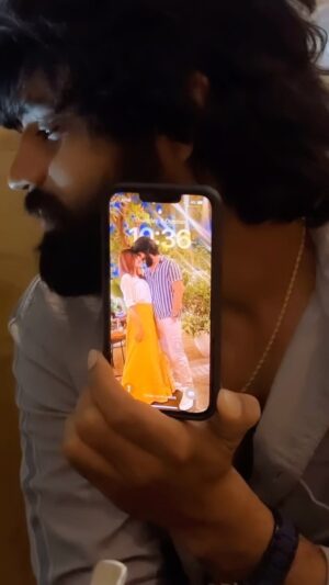 Vasanthi Krishnan Instagram - Cute one 😘😘❤️

Old video 

Vk ❤️ pk 
.
.
.
@pawan_kalyan47 🧿❤️

#trending #cuteone😍 #vk #pk #vasanthikrishnan #onelove #trendingreels #nethoneydance #bbjodi #faceglow #pawankalyan #couplegoals❤ #cutestyle