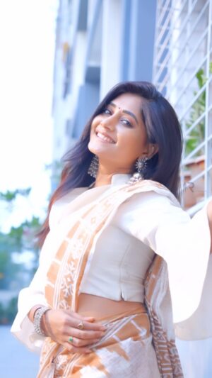 Vasanthi Krishnan Instagram - ❤️❤️❤️❤️❤️❤️

.
.
.
Dop @rstudiosbyraj 

Gift a handloom 

#instragram #vk #giftahandloom #supporthandloom #vasanthikrishnanbbs6 #starmaa #cuteone😍 #sareelove❤️