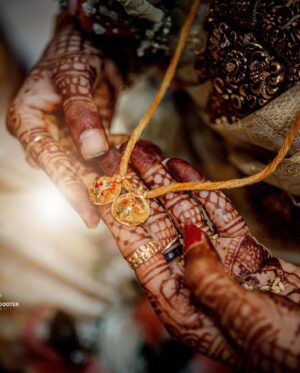 Vasanthi Krishnan Instagram - New life begins ❤️🎉🥳
A successful marriage requires 
falling in love many times,
always with the same person 
❤️😘😘😍

21-02-2024🧿♾️♾️

Jewellery @emmadi_silver_jewellery_hyd 💍❤️ 

Photography @candid_shoooter_ ❤️📸

MUA @hemasureshmakeupartist_tpt ❤️😍😍

Blouse by @naa_maguva ❤️😍

#instragram #vasanthikrishnan #marriagegoals #cutecouple #vk #pk #cuteone #vasanthionbbtelugu #desginerwear #smantharuthprabhu #marriagegoals💍