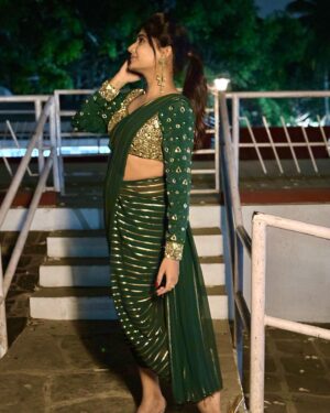 Vasanthi Krishnan Instagram - #nethoneydance 🫰🏻🫰🏻🫰🏻
.
.
.
Desginer @dharshyaboutique 

#instragram #vasanthikrishnan #nethoney_nethoney_❤️🥰 #
#cuteone😍 #desginerwear #starmaa #facebook #dancechallenge #sareefashion #nethoneydance2n8