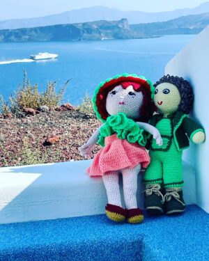 Vasiliki Andritsou Instagram - Σαντορίνη… γνωρίσαμε τη Μαρια.. το πιο φιλόξενο κορίτσι.. και η θεία Ειρήνη μας έφτιαξε με τα χεράκια της δυο καινούργιους φίλους… η ευγνωμοσύνη άπειρη…
@el_destino_santorini @maria_dacoutrou🩵♥️🩷