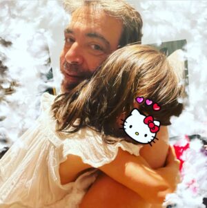 Vasiliki Andritsou Instagram - Ότι πιο πολύτιμο♥️ Χρονια πολλά μπαμπακα μου🍒🌺🦋💜♥️ @nikosimeonidis  σε ευχαριστώ για τα παντα♥️ #happyfathersday #perfectdaddy❤️ #antheniamou