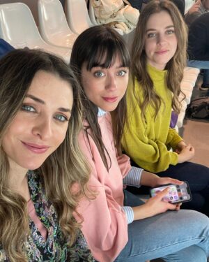 Vasiliki Troufakou Instagram - 𝒯𝒽𝒶𝓉’𝓈 𝒶𝓁𝓁 𝒻𝑜𝓁𝓀𝓈

Αυτό ήταν…🫣
Για την ώρα τουλάχιστον…
Ο πολυαγαπημένος μας Γιατρός- ο @constantinemarkoulakisofficial της καρδιάς μας και η τρομερή ομάδα- σας αποχαιρετα με ένα τελευταίο επεισόδιο σήμερα στις 22:40 στον @alphatv 
Ευχαριστούμε και ευχαριστώ πάρα πολύ για την αγάπη, για τα μηνύματα, για την υποδοχή της δουλειάς για την οποία κοπιάσαμε τόσο και που φαίνεται πως άξιζε.
Ποσο όμορφο συναίσθημα.
Είμαι χαρούμενη, είμαι ευγνώμων και μου λείπει ήδη πολύ.

#ogiatros 
#tillnextime 
#cheerstonewbeginnings