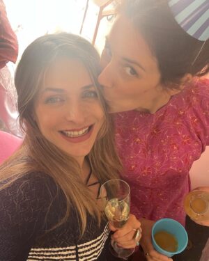 Vasiliki Troufakou Instagram - It’s a boy 💙

- Είχες και στο χωριό σου baby shower?

- ΌΧΙ! 

Όμως, πέρασα τοσο, μα τόσο, μα τόσο ωραία.
Δε θα ξανακοροϊδεψω ποτέ ξανά τα baby shower.
{ΕΙΝΑΙ ΠΟΛΥ ΩΡΑΙΑ ΑΜΕΡΙΚΑΝΙΚΗ ΠΑΡΑΔΟΣΗ}

Σε ευχαριστώ @anastasia_kourbela για την έκπληξη🫣🤭🙃
@varvaraskoutari 
@despinaflessa 
@marianikiforouu 
@danai_nielsen 
@ioanna.kourbela 
@athenalias 
@katerina_ponti 
@miss_anotherhalf 
@marthapapad 
@marian__pag 
@veronicanounesi 
@elen_stergiou 
@stellakourbela 
@ioli_an 

#babyshower
#babyboy
#finalcountdown