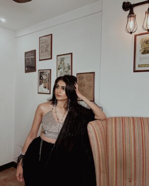 Vedika Pinto Instagram - ओ चाँद तुझमें दिखता है ख़्वाब #eid2022

Styled by @yuktisodha in @jade_bymk and @outhousejewellery ✨ HMU @nidhiagarwalmua