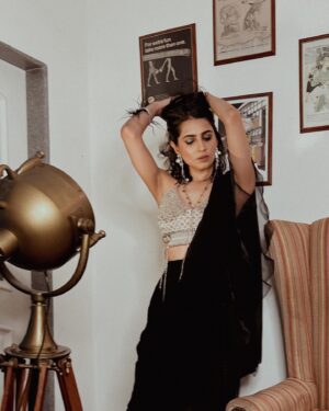 Vedika Pinto Instagram - ओ चाँद तुझमें दिखता है ख़्वाब #eid2022

Styled by @yuktisodha in @jade_bymk and @outhousejewellery ✨ HMU @nidhiagarwalmua